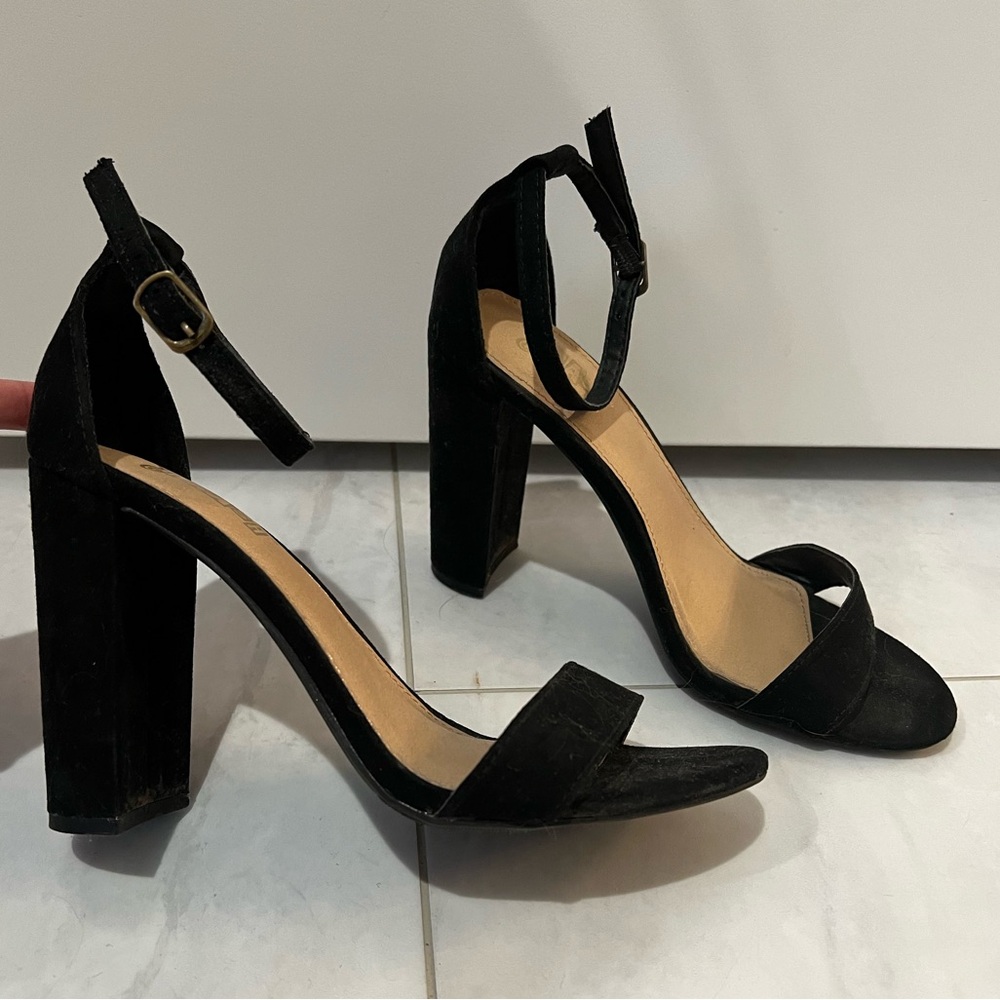 Black heels. Size 8